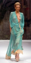 502x768, 50 KB, Lily_Donaldson_Catwalk_oops-2006-11-03.jpg